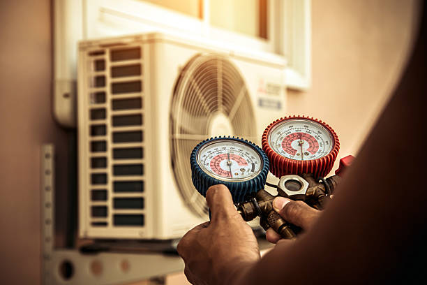 Professional Ductwork Repair technician working in Maypearl, TX